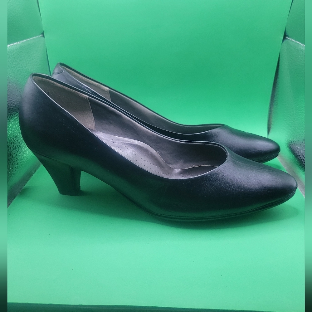 Soft Spots 10B Italian Leather Heels